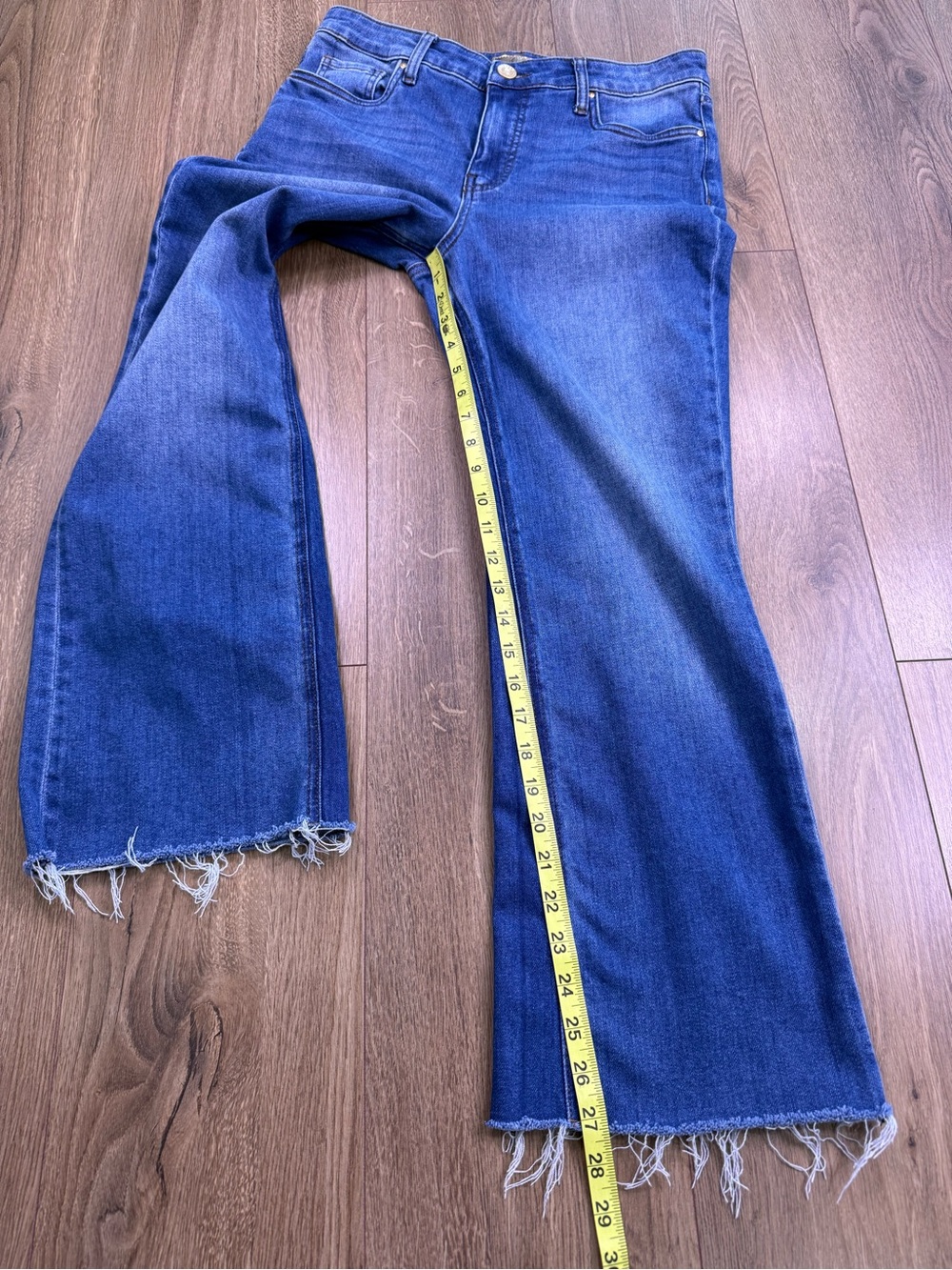 Kut From The Kloth Kelsey Raw Hem Kick Flare Jeans Size 8 - Picture 12 of 12